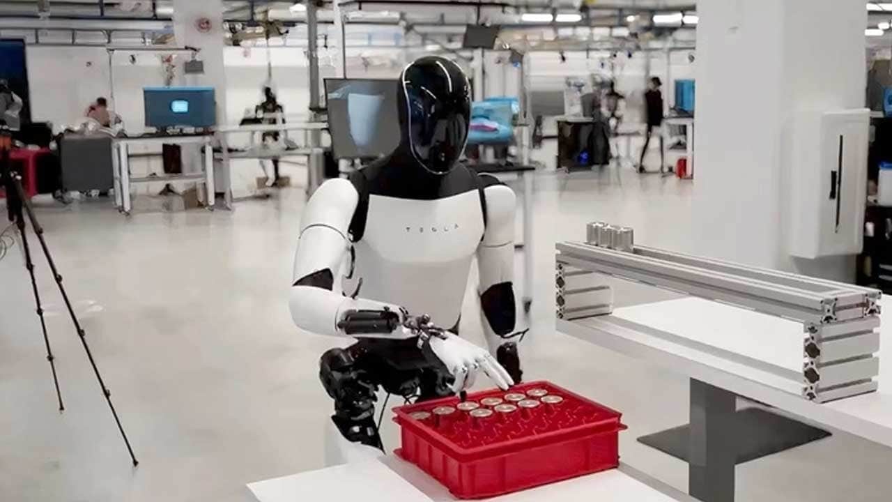 Musk açıkladı: Optimusları Optimuslar üretecek