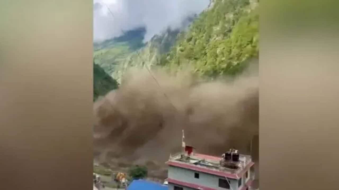 Nepal’de sel felaketi 8 can aldı