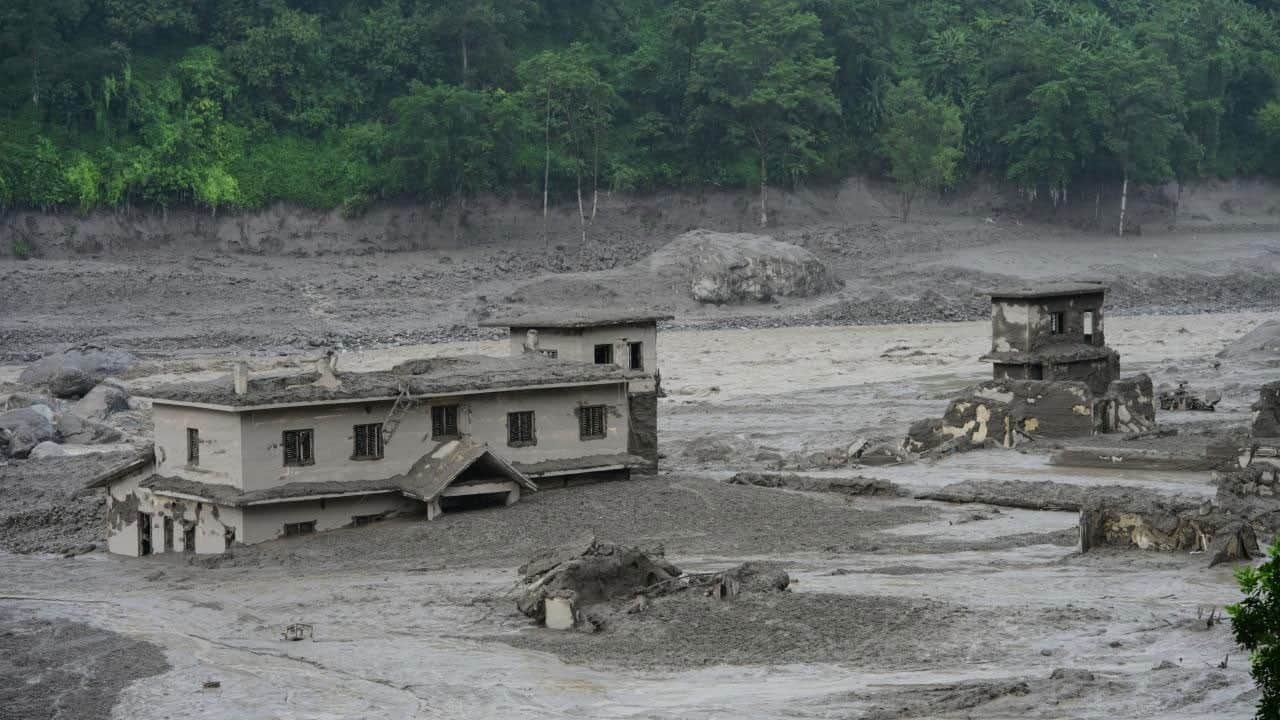Nepal'deki selde hayatını kaybedenlerin sayısı artıyor