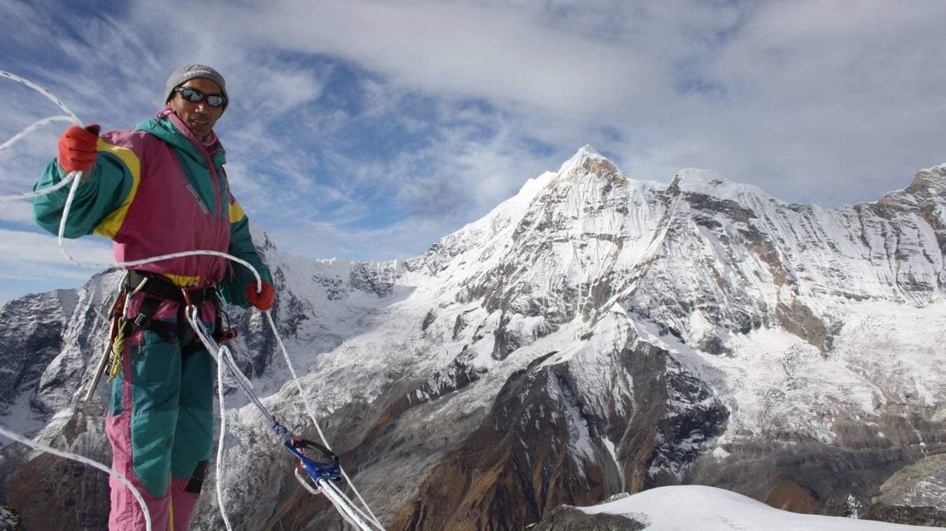 Nepalli dağcı kendi rekorunu kırdı! Everest'in zirvesine 32. kez tırmandı