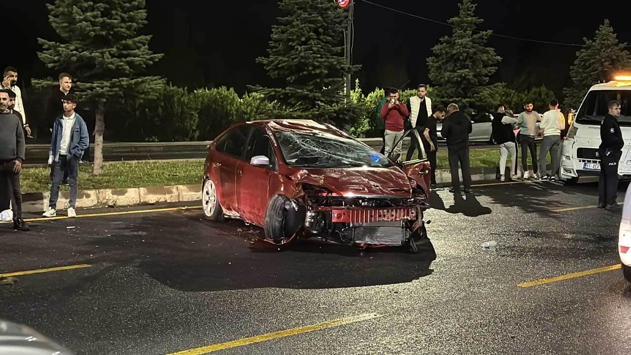 Niğde'de devrilen otomobildeki 1 kişi yaralandı