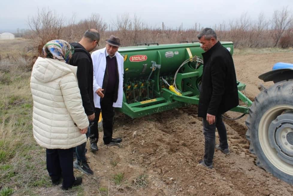 Niğde'de toprak kadın eliyle bereketleniyor: Çörek otu ekimi tamamlandı