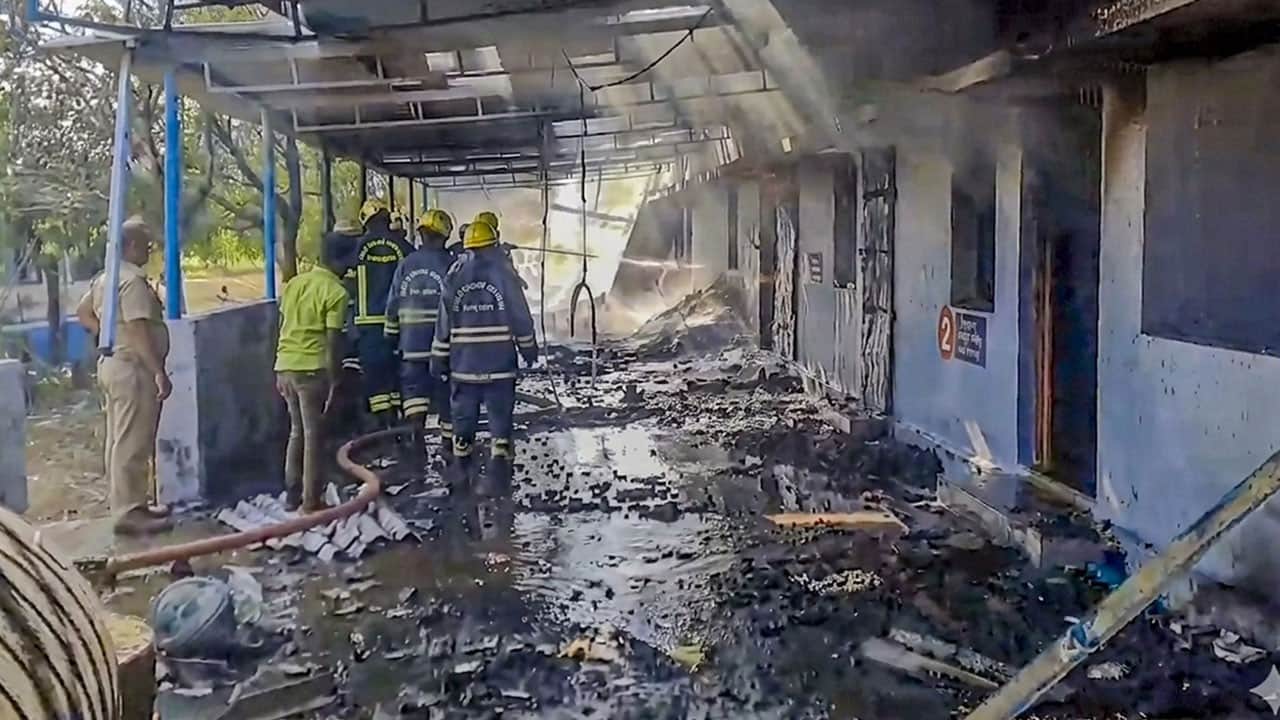 O ülke kabusu yaşıyor! Havai fişek fabrikasında patlama