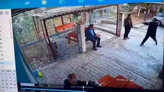 Öğrencinin tüfekle vurduğu okul müdürünü Bakan Tekin ziyaret etti