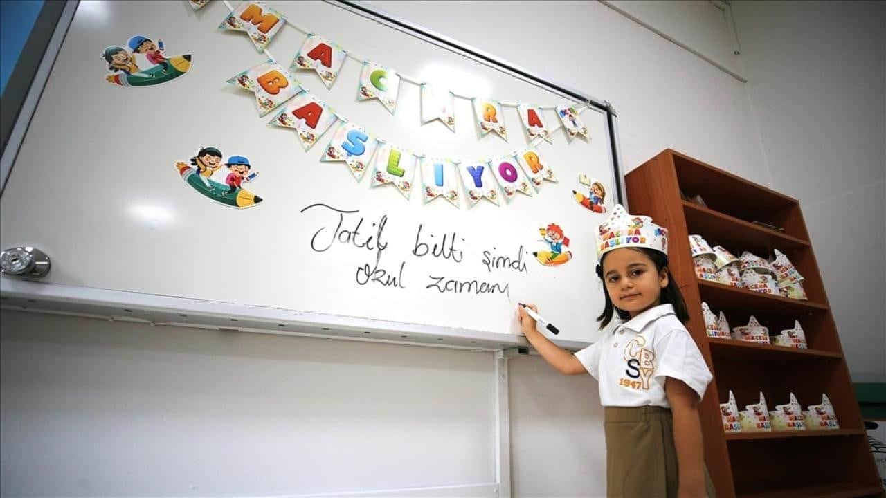 Okullarda ikinci ara tatil sonrası ilk ders zili bugün çalacak