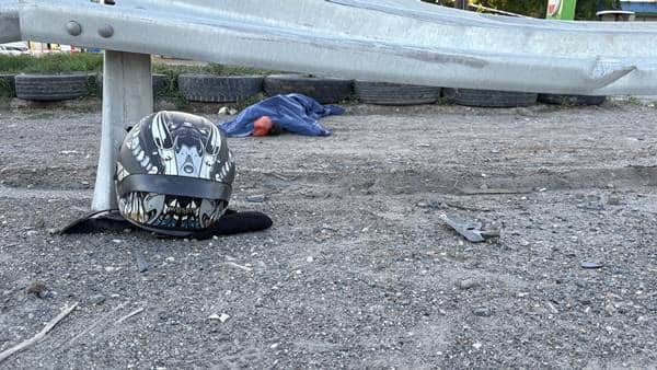 Ölüm virajında motosiklet takla attı: 1 ölü
