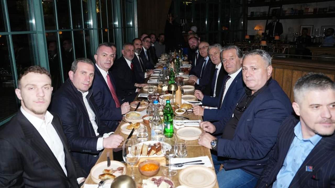 Önemli maç öncesi birliktelik mesajı! Kosova-Türkiye resmi maç yemeği düzenlendi