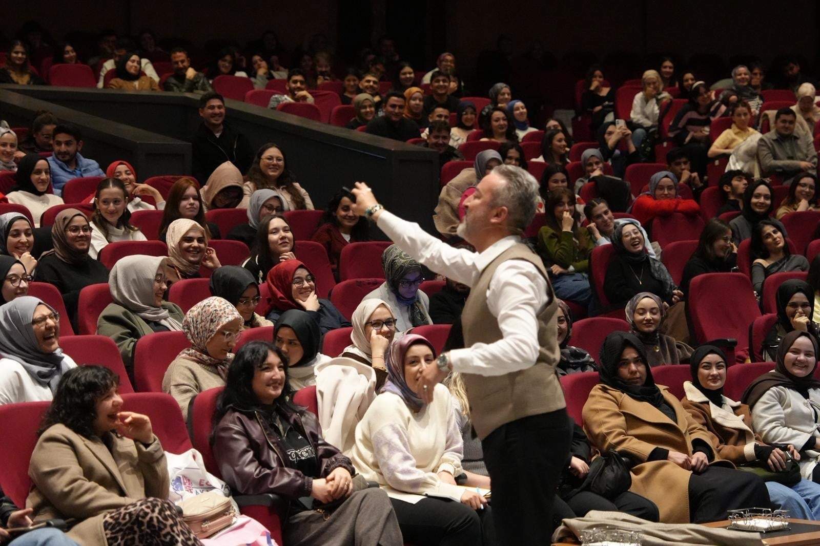 Onikişubat Belediyesi’nin YKS ve KPSS Kazandıran Taktikler Kampı yoğun ilgi gördü