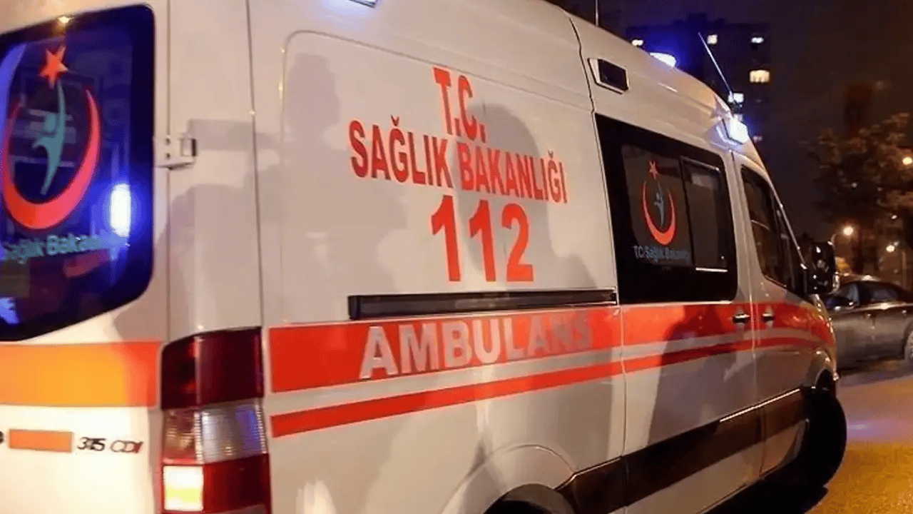 Otomobil kontrolden çıkarak devrildi