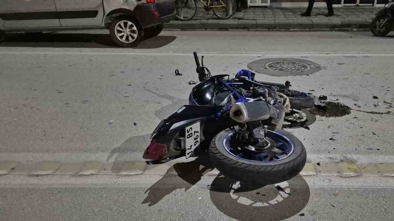 Otomobille çarpışan motosikletin sürücüsü ağır yaralandı
