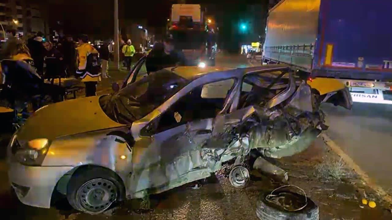Otomobillere çarpıp kaçtı! 2 uzman çavuş yaralı