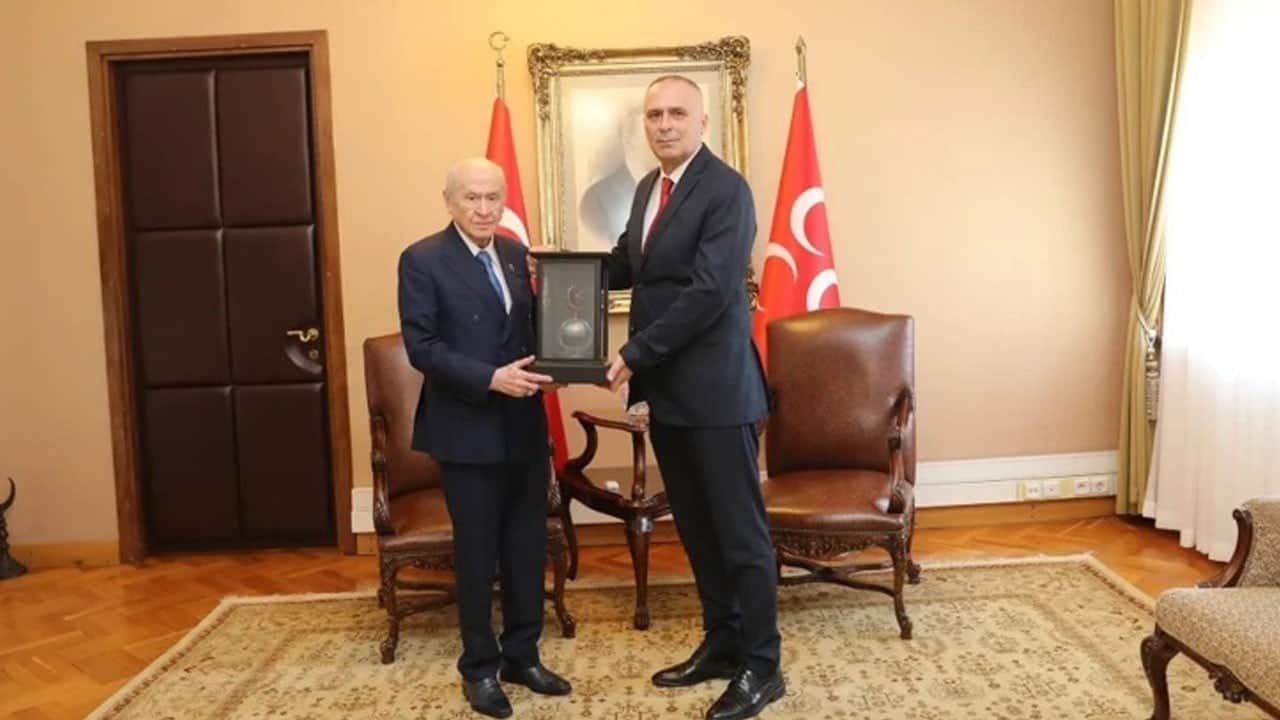 Özel Harekat Başkanı, şehitlerin toprağını Devlet Bahçeli'ye götürdü