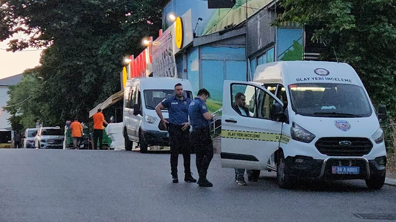 Özel okul sahibi, müdürü kulağından vurup kaçtı