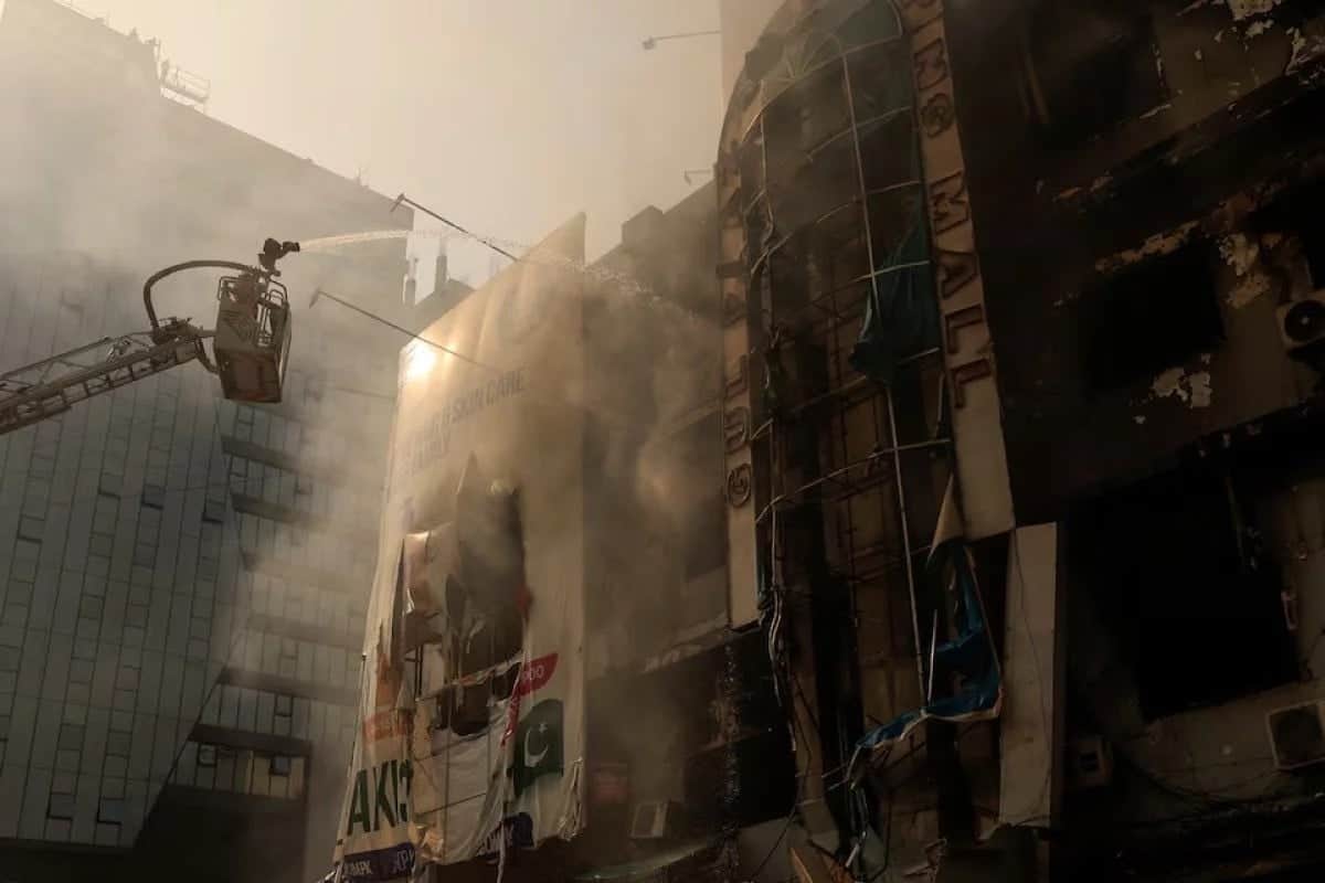Pakistan'da facia büyüyor: AVM yangınında ölü sayısı 28’e çıktı, 81 kişi hala kayıp!