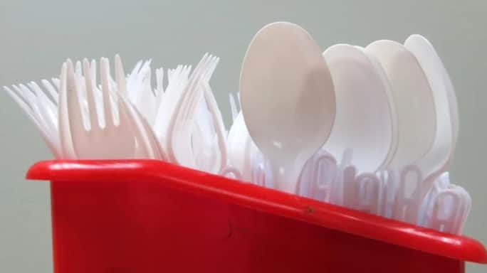 Plastik istilasına son: Tek kullanımlık ürünlere yıl sonunda yasak geliyor!