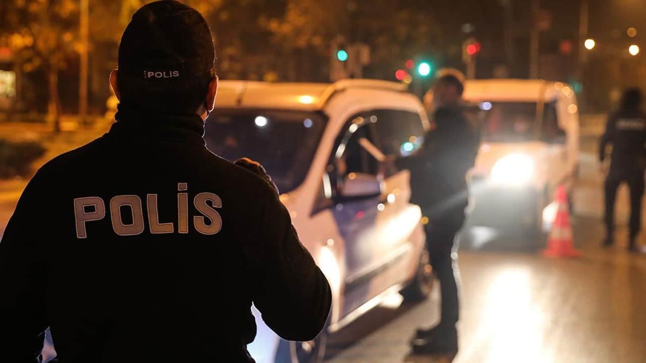 Polis uygulama noktalarını sosyal medyada paylaşanlara operasyon: 36 gözaltı