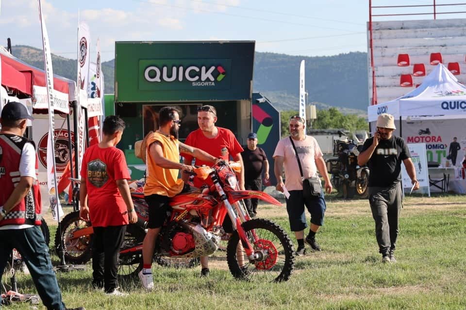 Quick Sigorta iki teker tutkunlarını Bucak’ta buluşturdu