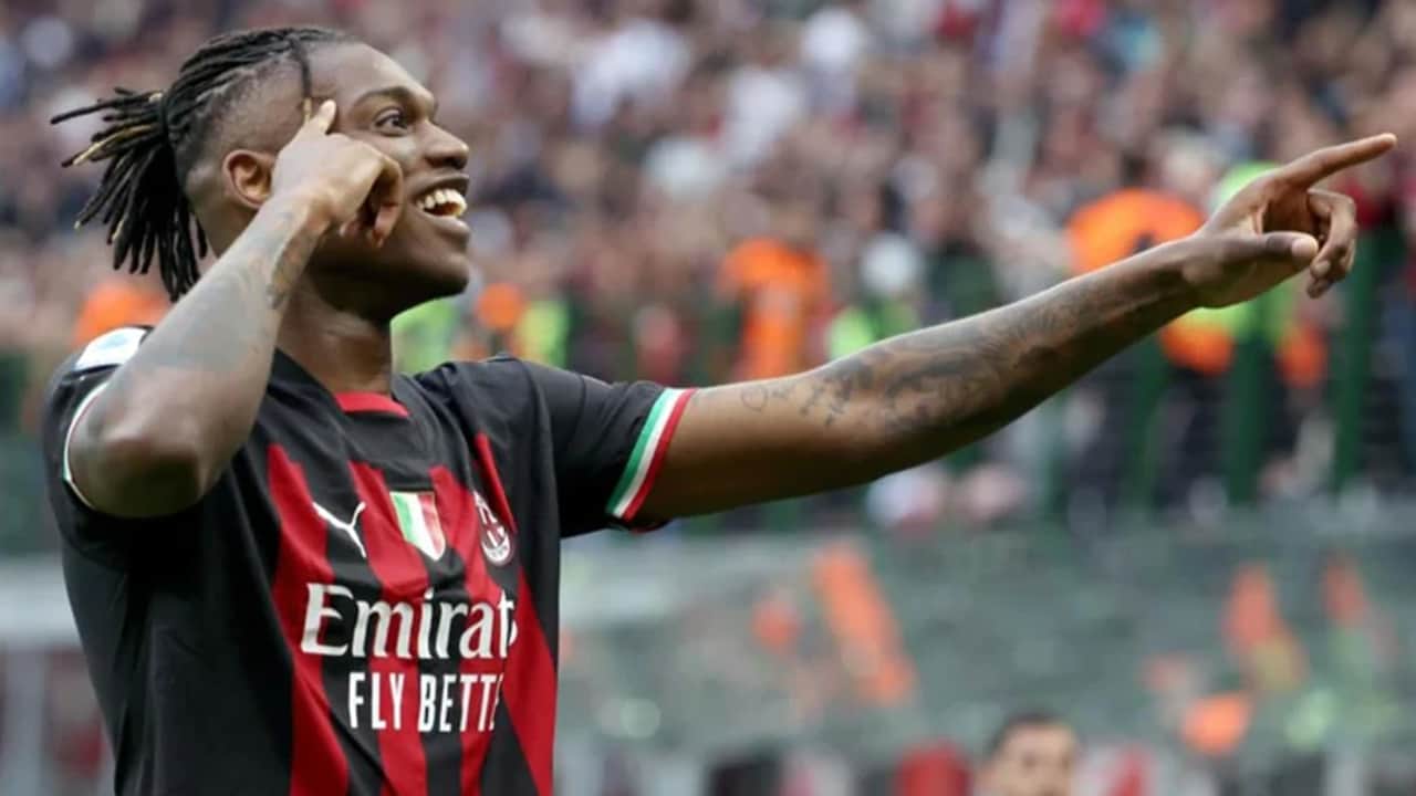 Rafael Leao Milan'dan ayrılacağını açıkladı!