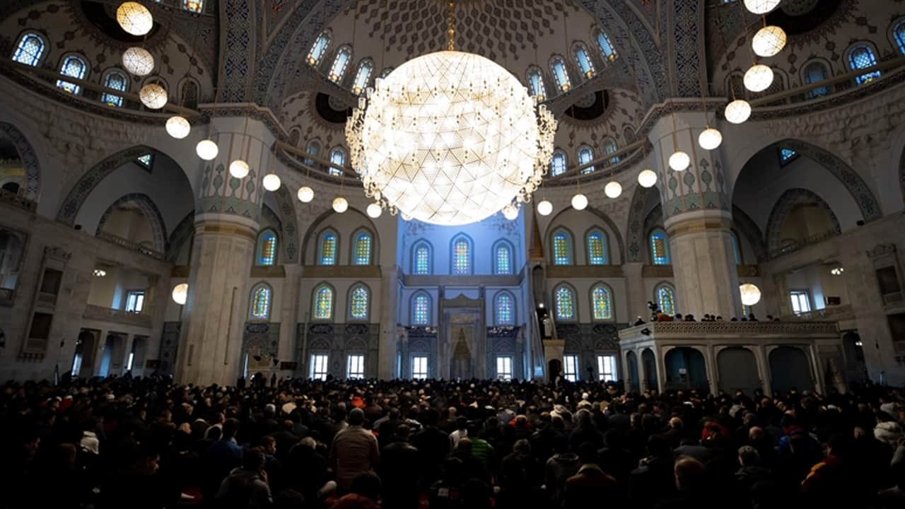 'Ramazan bayramı hak edenlere mübarek olsun'