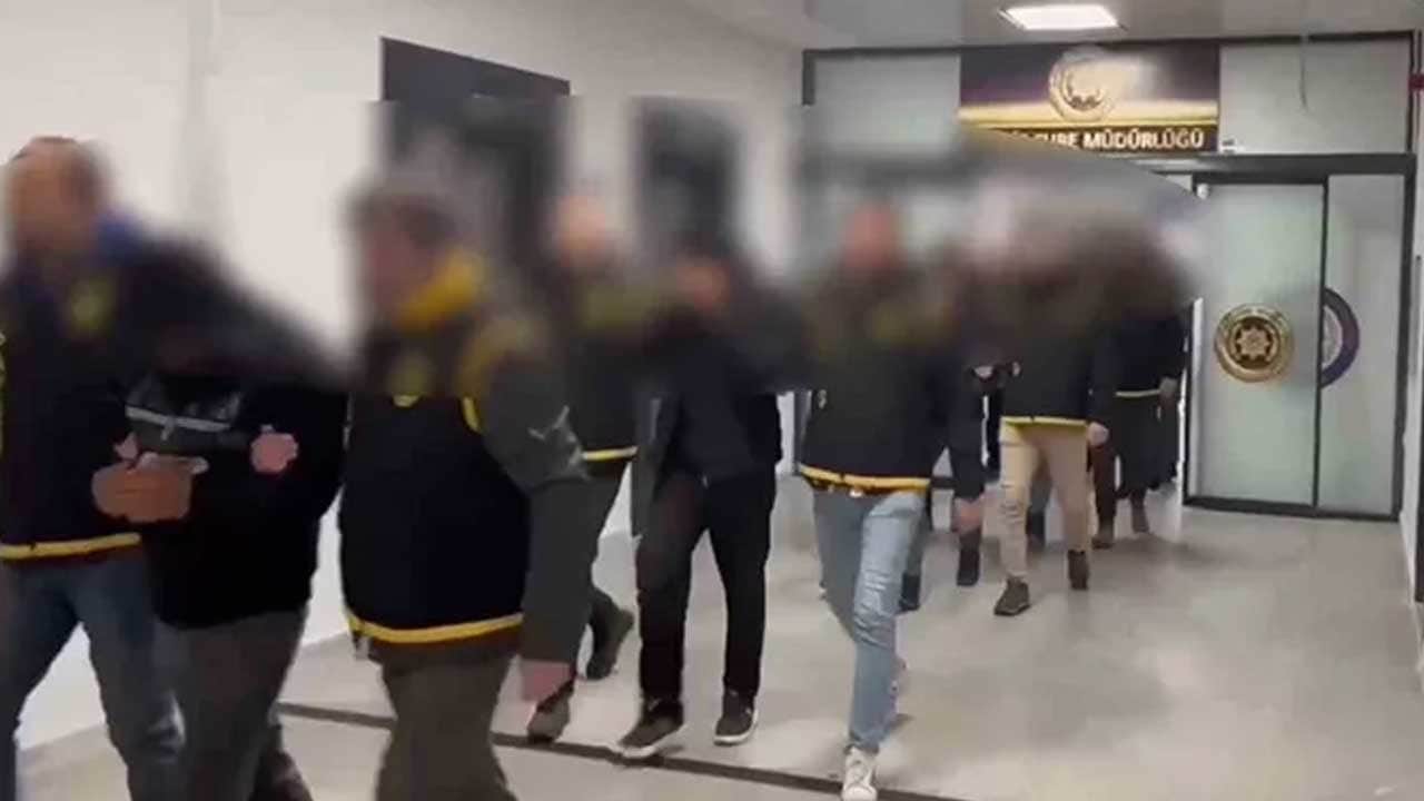 Resmi belgede sahtecilik yapan dolandırıcılar cezasını buldu
