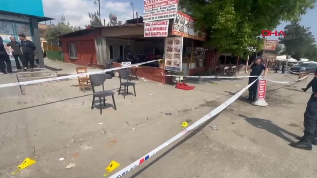 Restorana silahlı saldırı: 2 ölü, çok sayıda müşteri yaralandı