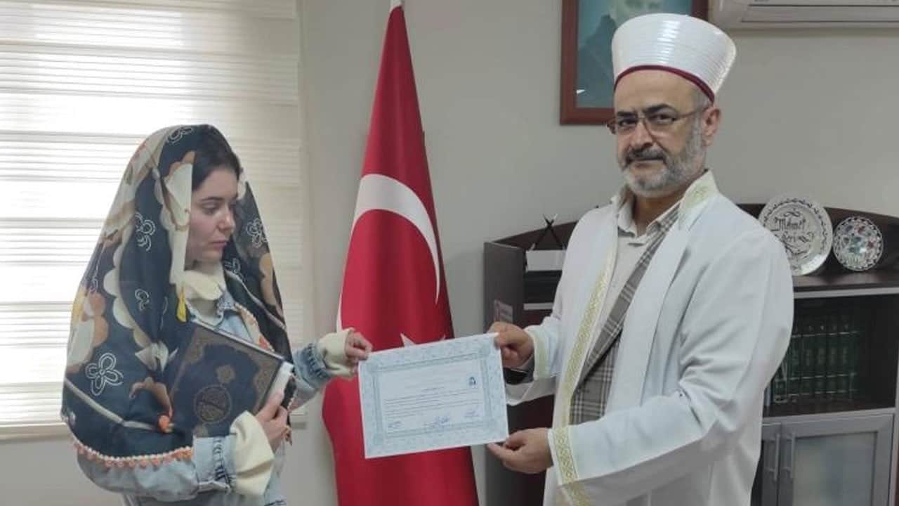 Rus asıllı Victoria Ketova İslamiyet’i kabul etti