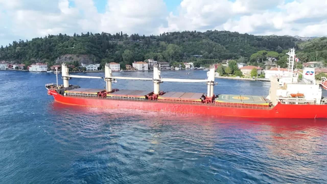 Rus gemisi sürüklenmişti! İstanbul Boğazı yeniden trafiğe açıldı