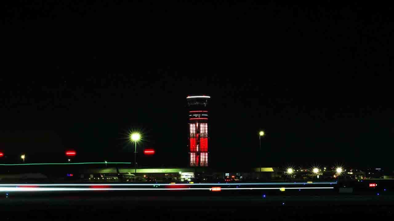 Sabiha Gökçen'de 15 Temmuz etkinliği: Kontrol kulesi kırmızı beyaz renkle ışıldayacak