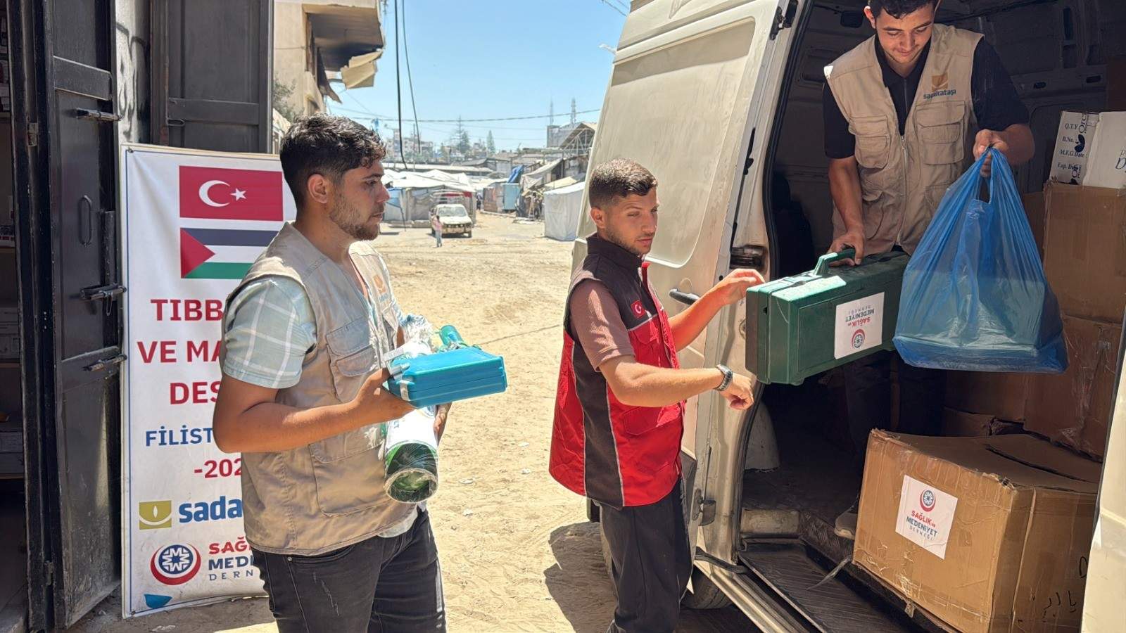 Sadakataşı Gazze’ye sağlık yardımı ulaştırdı