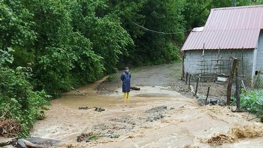 Sağanak taşkın ve heyelanlara neden oldu! Artvin'de alarm verildi