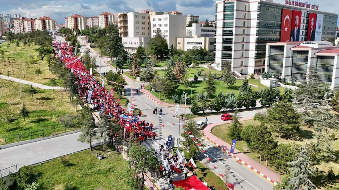 Sağlık Bilimleri Üniversitesi’nde Yer Gök Ay Yıldız: Sporfest 2026 Coşkuyla Başladı
