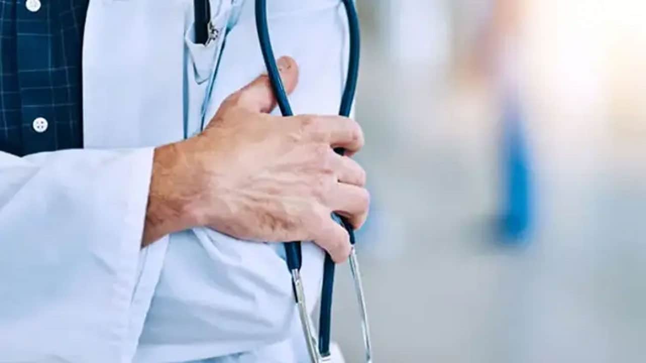 Sağlıkta hizmet sürüyor! Kars’a 24 doktor atandı