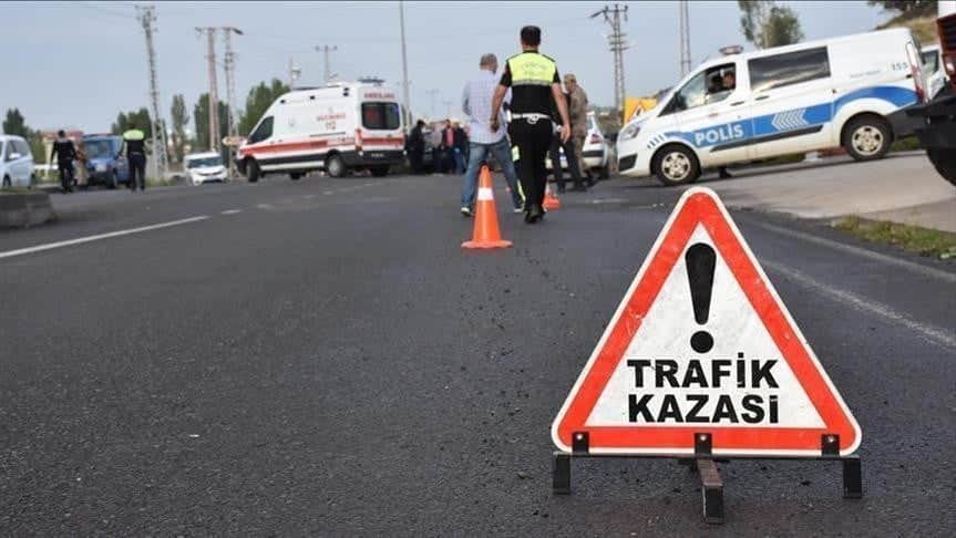 Sakarya'da hafif ticari araç ile panelvan çarpıştı: 1 ölü, 4 yaralı