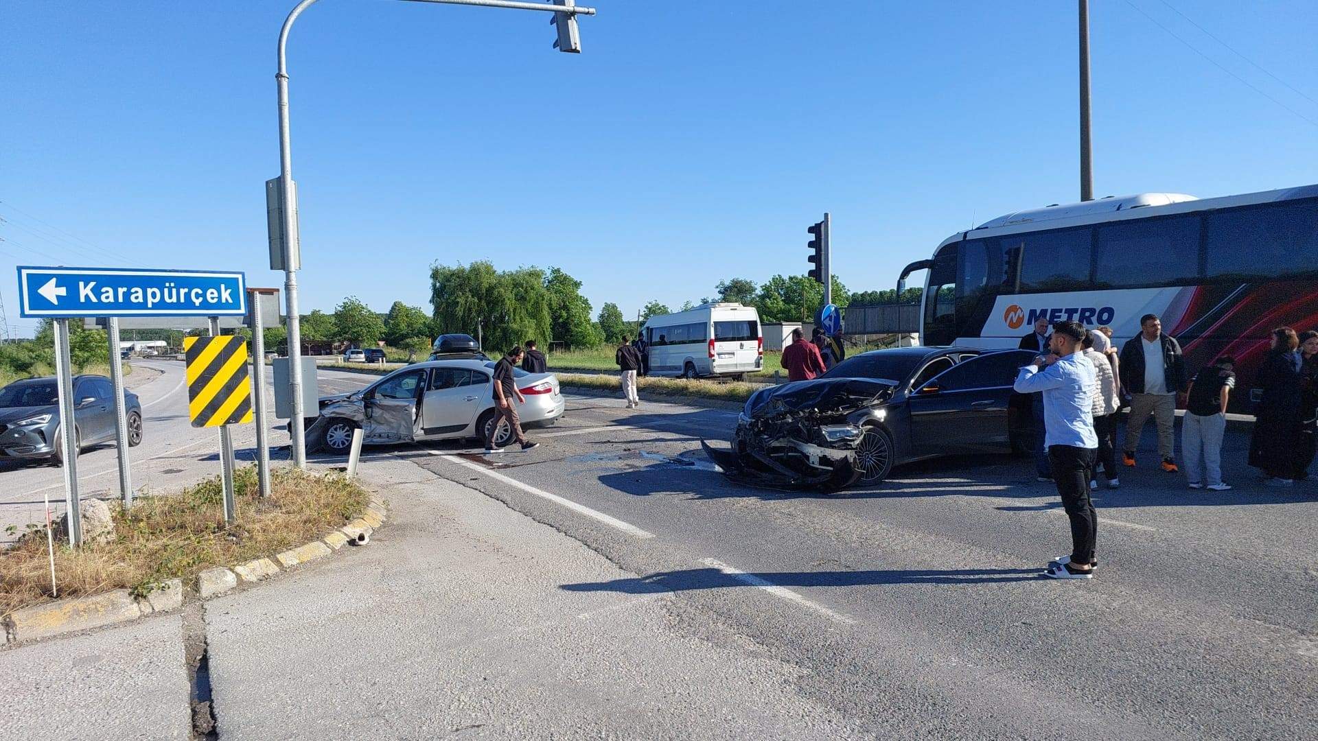Sakarya'da zincirleme kaza: 3'ü çocuk 5 yaralı