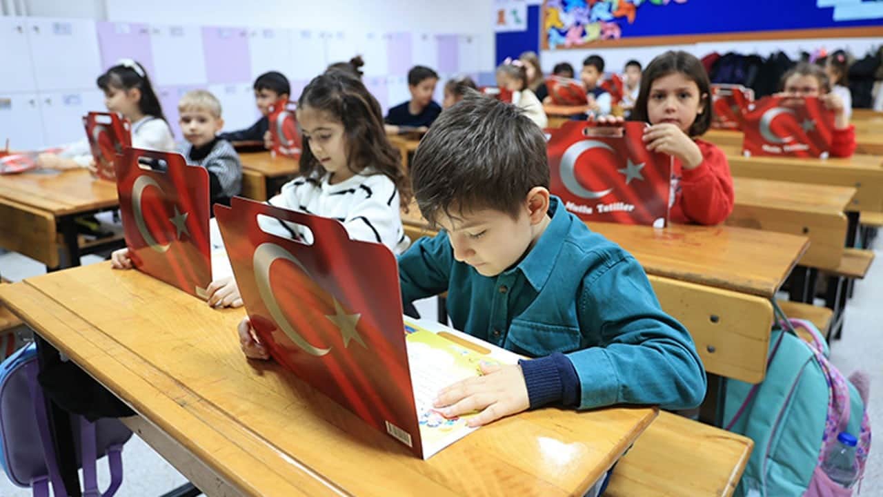 Sakın bu sözleri çocuklara söylemeyin! Karne sevinci kabusa dönmesin