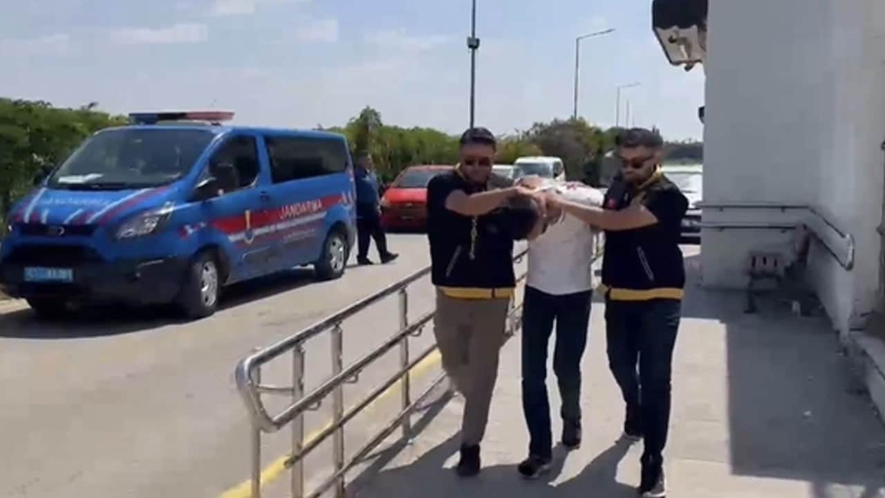 Saldırısına çarşafı alet etmişti! Kadın kılığında kurşun yağdıran şüpheli tutuklandı