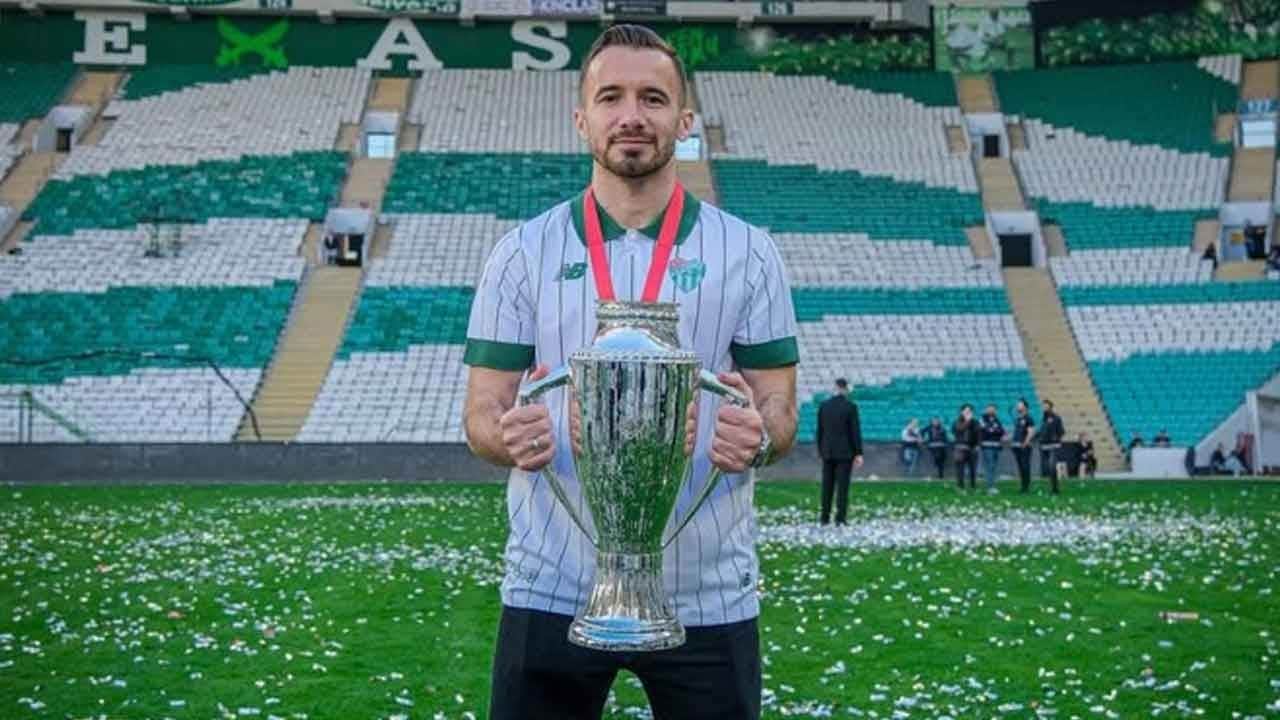 Şampiyon Bursaspor’da ayrılık! Talha Yünkuş Kahramanmaraş İstiklalspor'a imza attı!