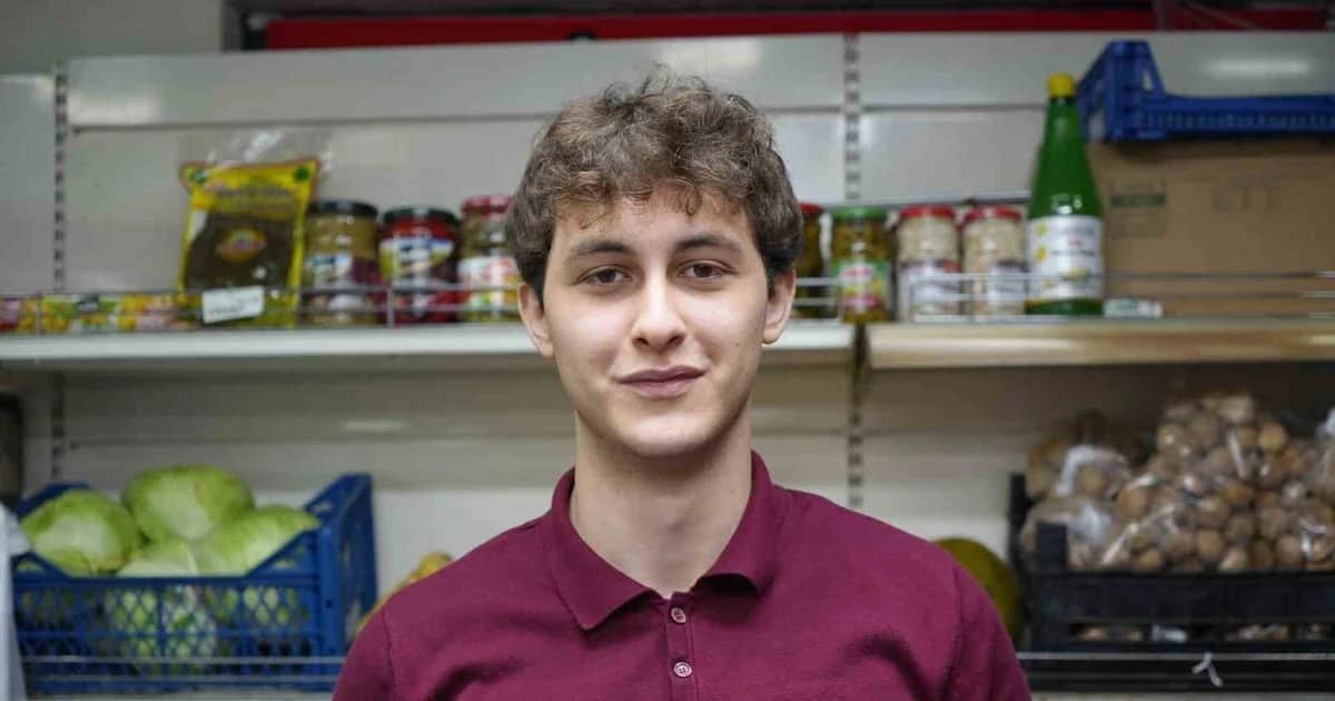 Samsun'da market işleten 19 yaşındaki İnan yaklaşık bir yıldır boykot ürünü satmıyor