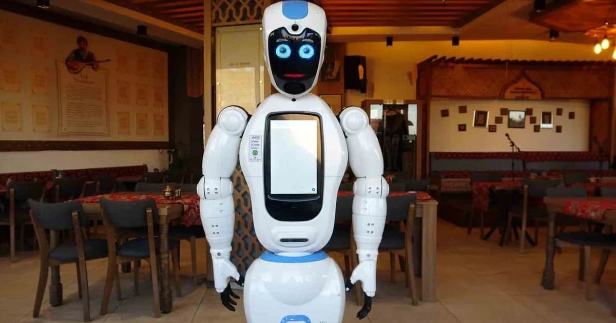 "Sana ben kurban olayım bacı": Konya'da üretilen robot Şukufe Erzurum'da göreve başladı