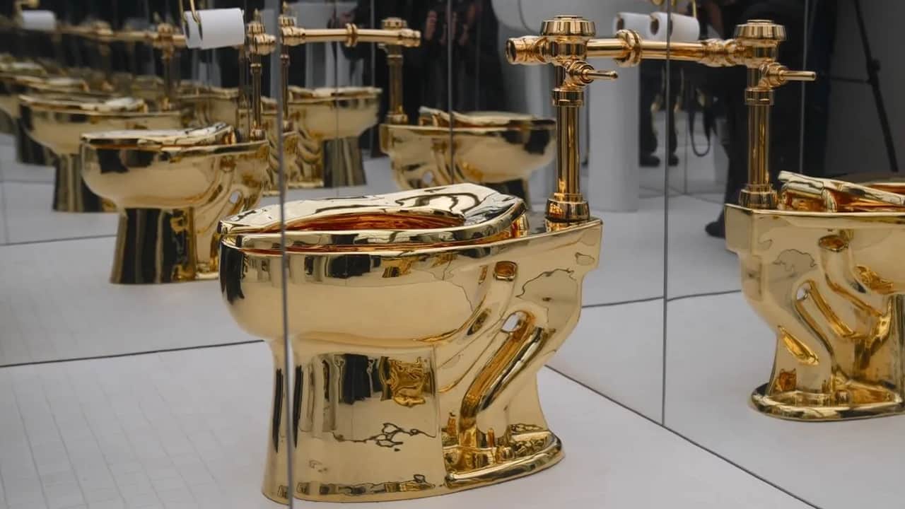 Sanat diye klozeti satışa çıkardılar!