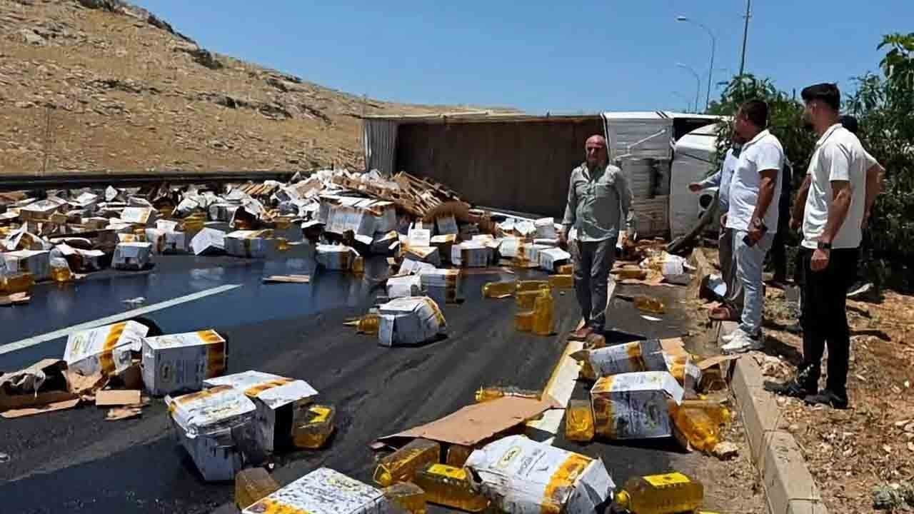 Şanlıurfa'da tır kazası: Yol yağ deryasına döndü