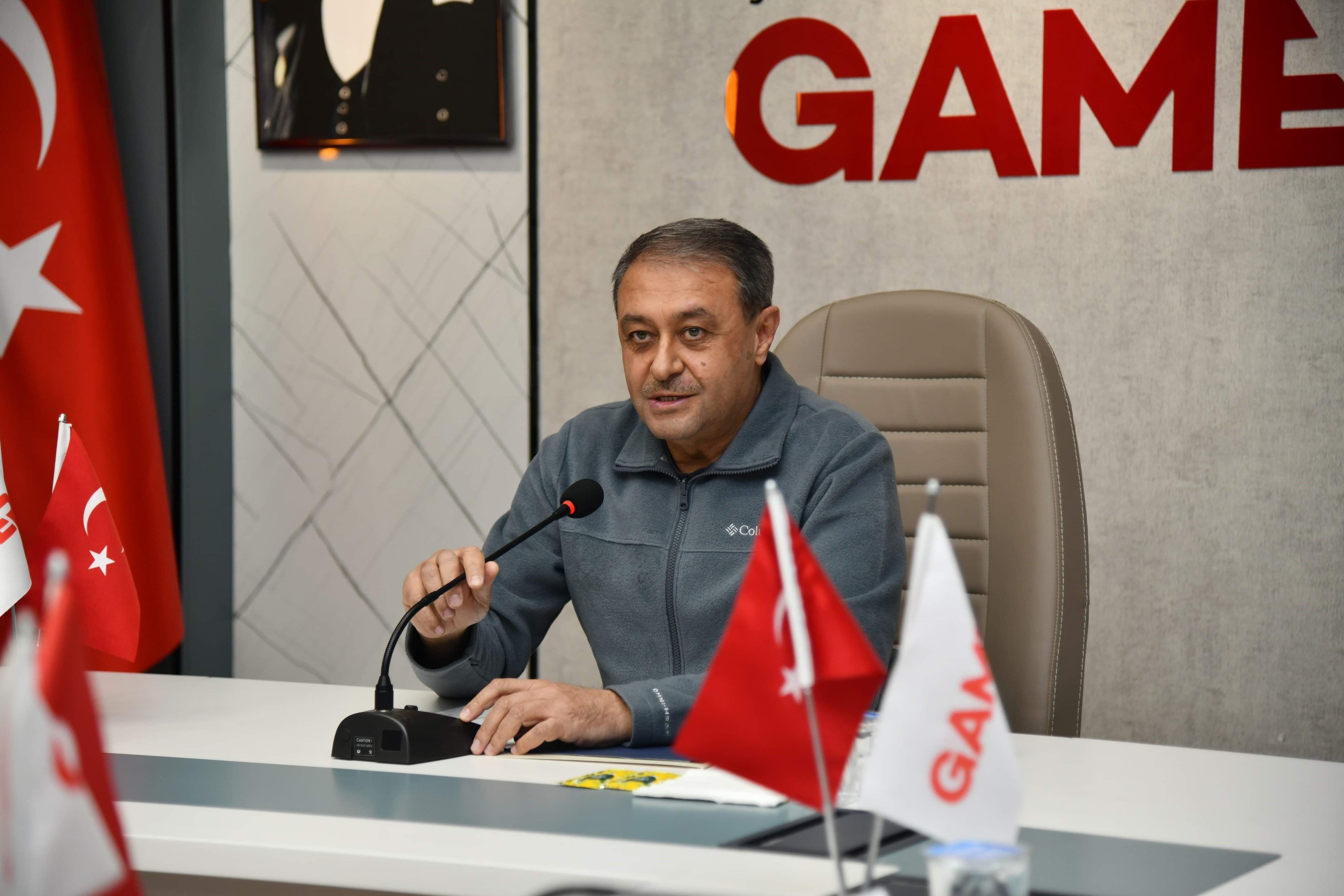 Şanlıurfa’da yoğun kar yağışı nedeniyle iki karayolu ağır vasıta trafiğine kapatıldı