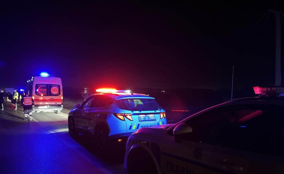 Şarampole yuvarlanan araçta 1 ölü 4 yaralı