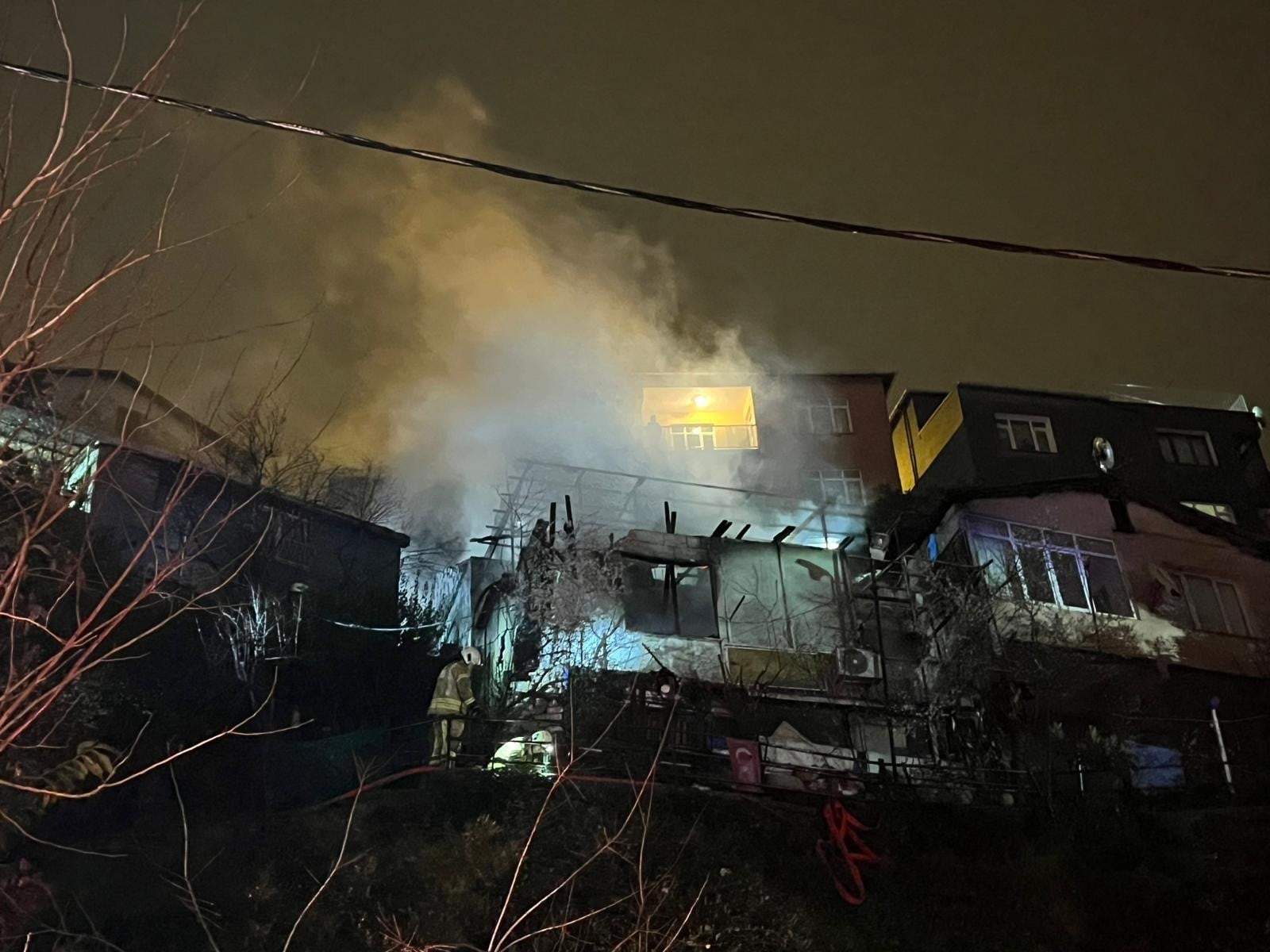 Sarıyer’de 2 gecekondu alevlere teslim, 6 yaralı!