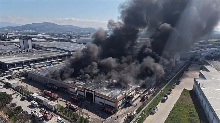 Şekerleme fabrikasında korkutan yangın!