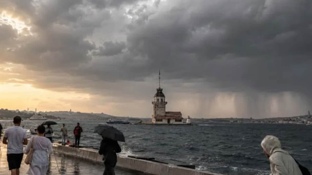 Şemsiyeleri hazırlayın! Gök gürültülü sağanak İstanbul’a yaklaşıyor