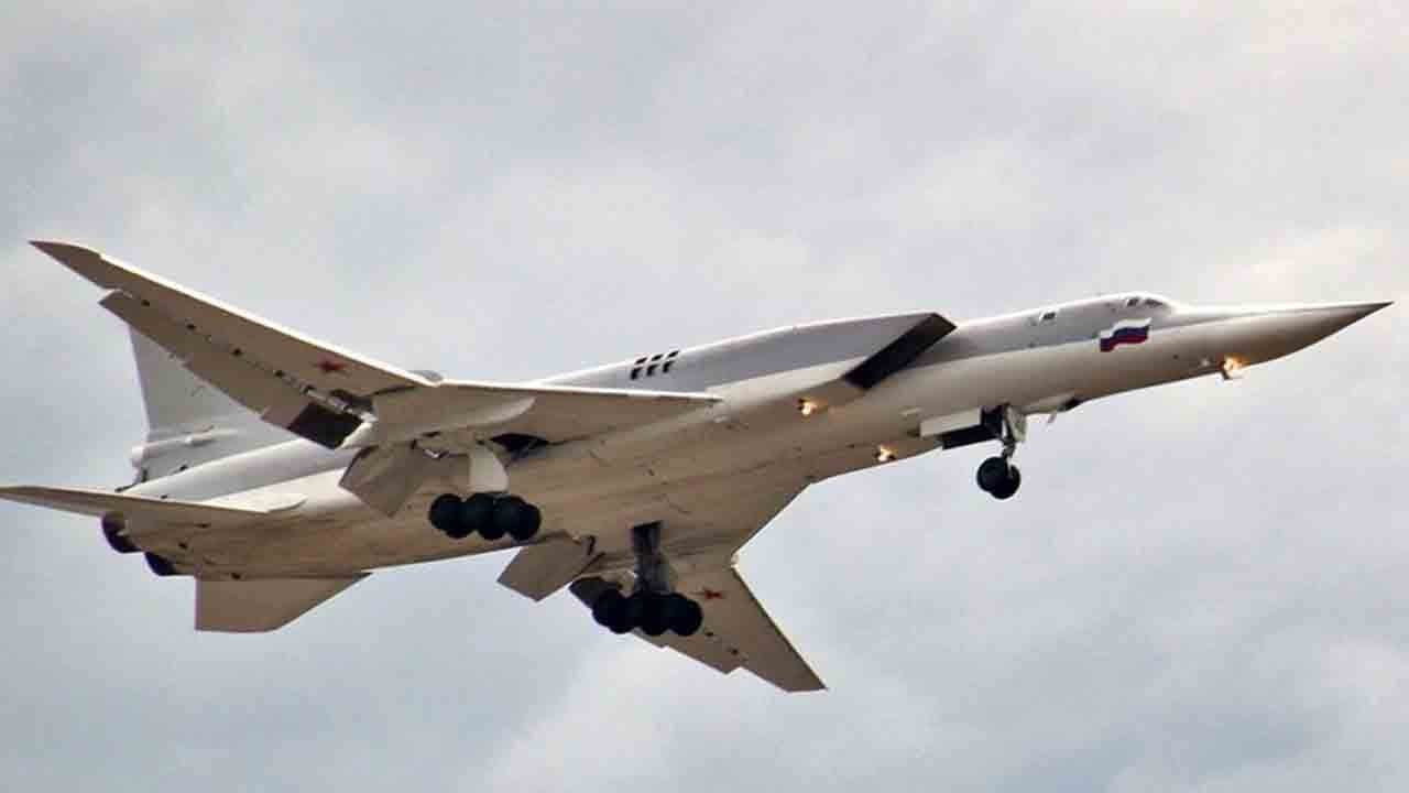 Sibirya'da Rus bombardıman uçağı düştü!