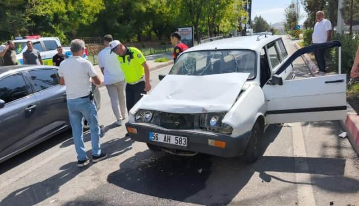 Siirt’te iki araç çarpıştı! Yaralıları itfaiye ekipleri kurtardı
