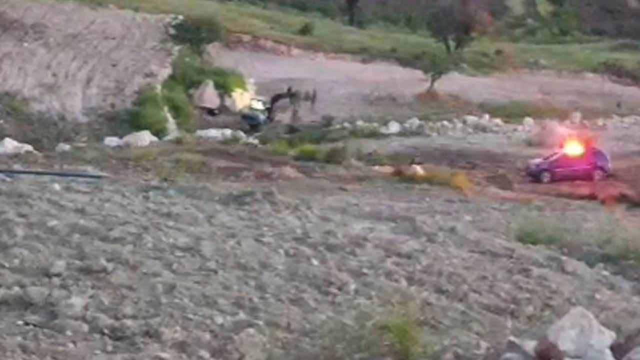Siirt’te yürek yakan kaza! 3 yaşındaki çocuk babasının kullandığı kepçenin altında can verdi