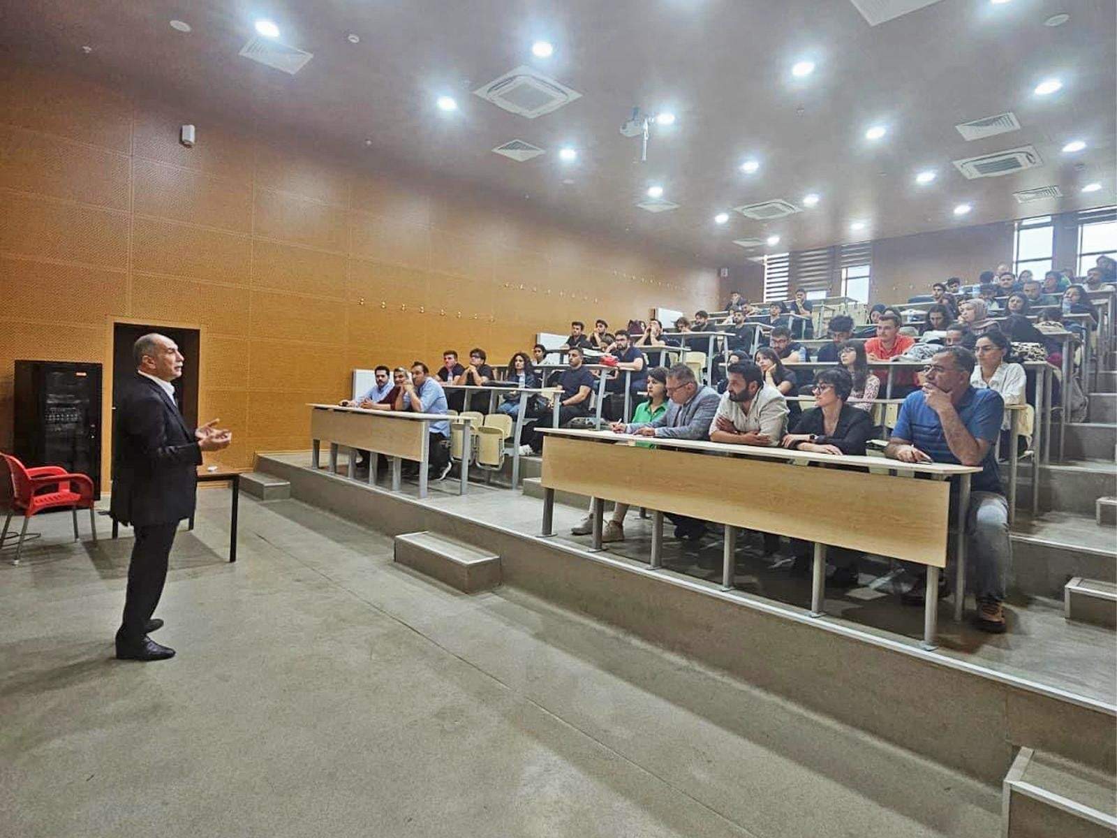 Siirt’ten Dünyaya Uzanan Başarı Hikâyesi; AYTAV Üniversitede Gençlerle Buluştu